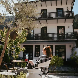 Maya , Berat Albanie